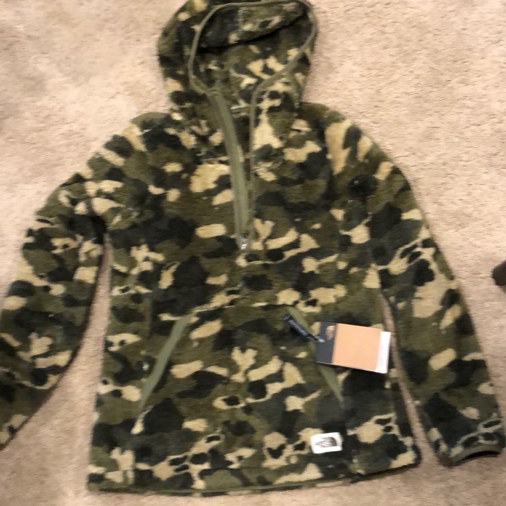 North face pullover fleece- CAMO!